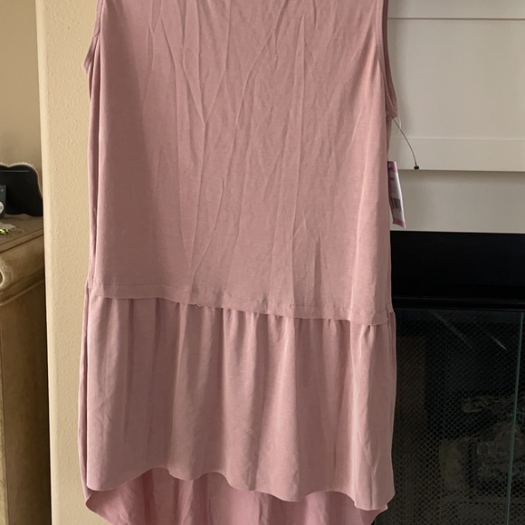 - Mote sleeveless top. - Picture 8 of 12